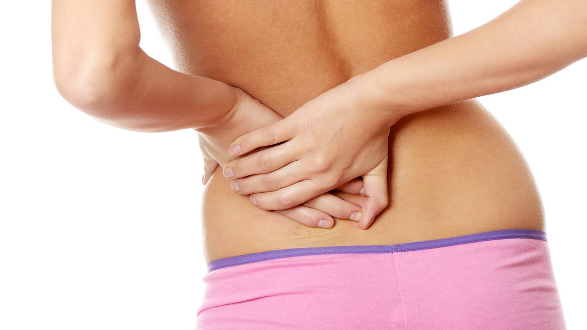 боль в спине. болит спина в области поясницы. болит поясница. припухлость на пояснице у женщин. жжение в спине.
