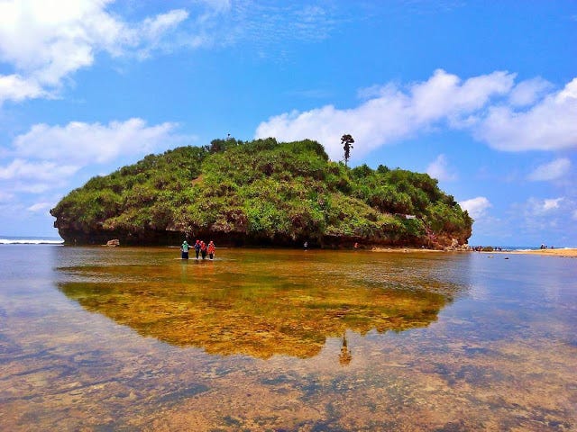 Pesona Pantai Perawan Pantai Drini Tempat Wisata Unik Di