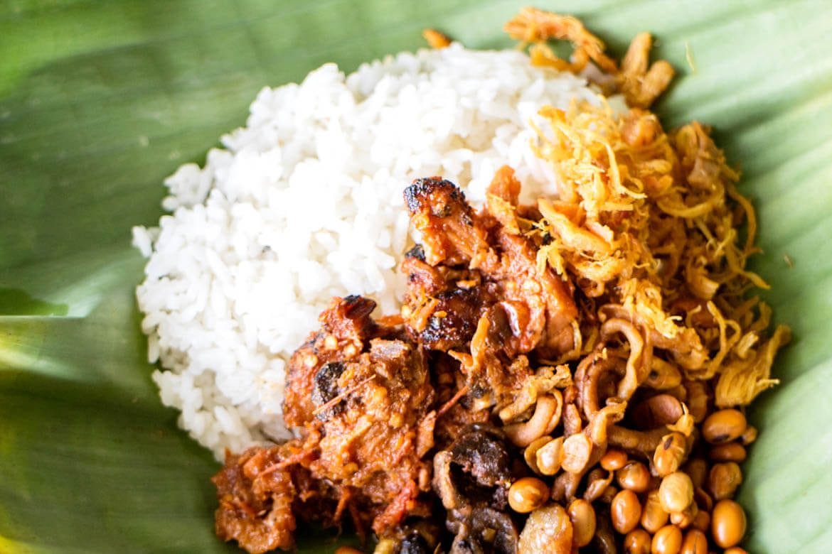 Nasi Balap Khas Lombok. Ketika menyinggung tentang makanan khas… | by Paulus Risang | Blog - Catering Online Jakarta | Kulina | Medium