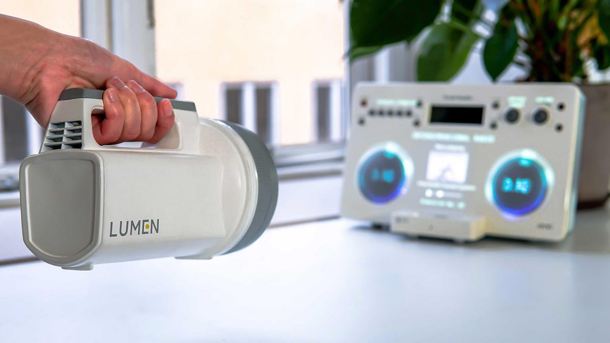 Lumen Is a Handheld Mixed Reality Projection Mapping Device