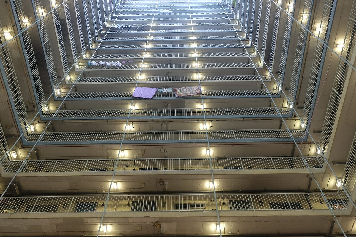 The buildings in Hong Kong have made the art of drying racks. by 王玉婷