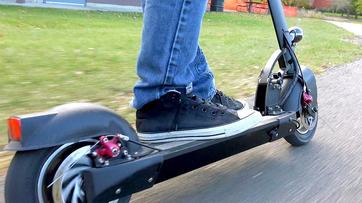 Advantages and disadvantages of electric scooters by Maksim Gatilin