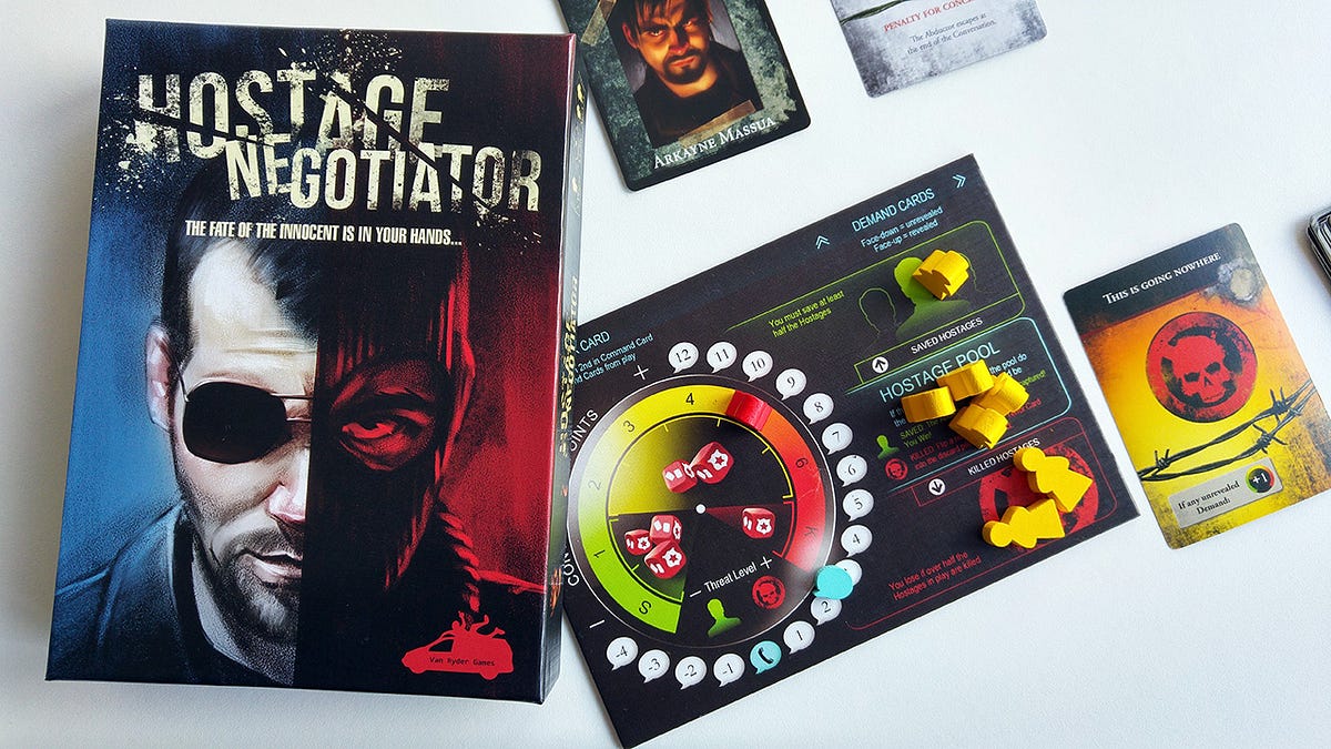 Jugando a Hostage Negotiator. Un juego de mesa en solitario que… | by Felix  Rios | Jugando a… | Medium