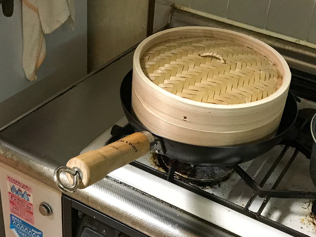 中華フライパンの上にセイロを乗せて蒸し料理を作る セイロってすごく面倒だと思ってたけど意外に気楽なのかも By 五藤隆介 Goryugo 理系の料理 Medium 中華フライパンの上にセイロを乗せて蒸し料理を作る セイロってすごく面倒だと思ってたけど意外に気楽なのかも By 五藤隆介 Goryugo 理系の料理 Medium
