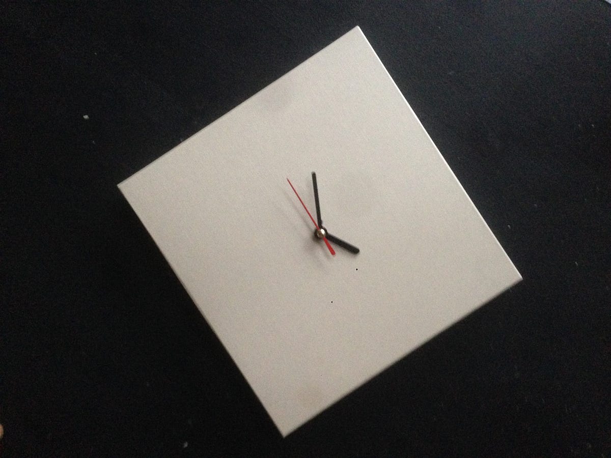100円ショップの時計でサクッと壁掛け時計をdiyしてみた その1 By ジョニイ Medium 100円ショップの時計でサクッと壁掛け時計をdiyしてみた その1 By ジョニイ Medium