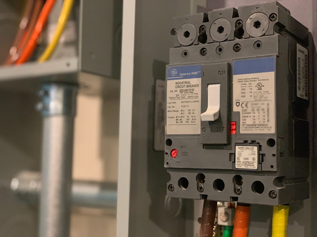 Circuit Breaker Design Pattern in 30 Seconds by Mirco Javarevisited