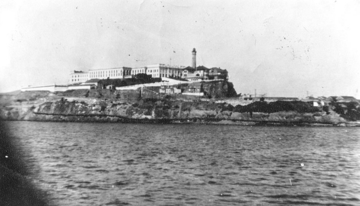 Eight Chilling Facts About One of the Worst Prisons in History by Sal