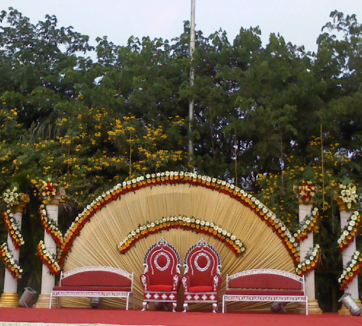 Wedding Stage Flower Decoration in Mumbai by Fortune Florist Mumbai