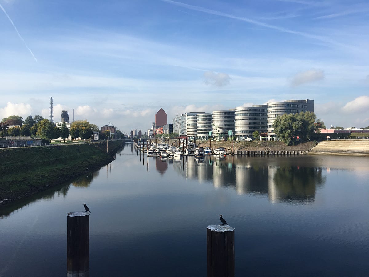 Duisburg — Eine Stadt zwischen Vergangenheit und Zukunft  by Kassandra Pavlidis  door2door 