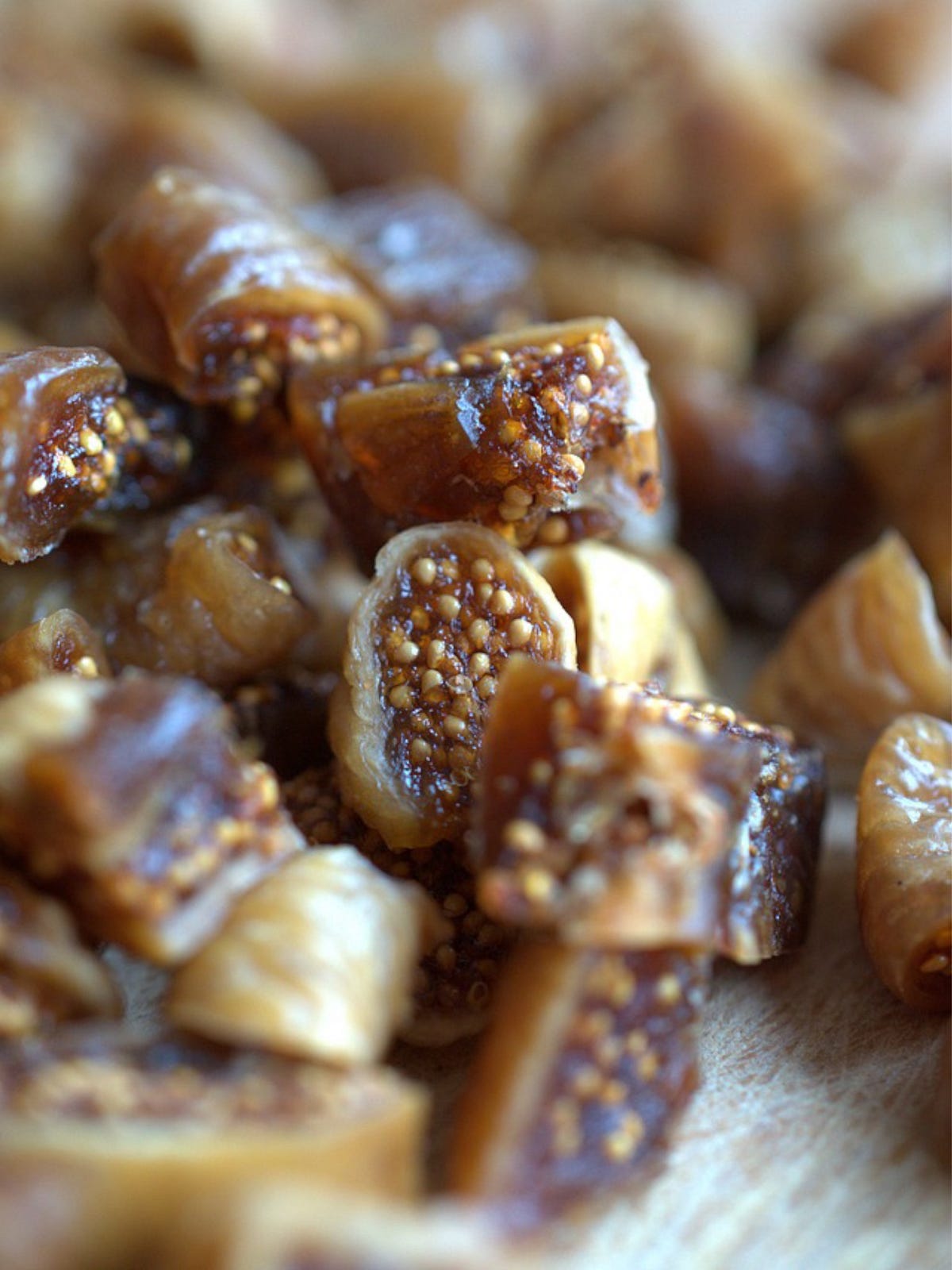You'Ve Been Eating Figs Wrong! (Date Vs. Fig) - dj3ydpr