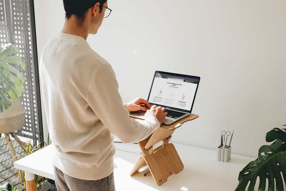 6 Wonderful Benefits of Standing Desks You Should Know About by