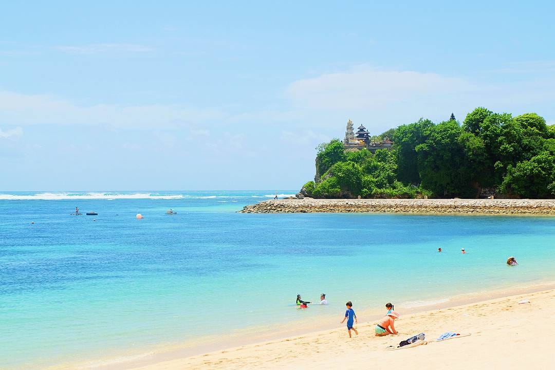 Cantiknya Pantai  Geger di Nusa Dua Tempat Liburannya Raja 