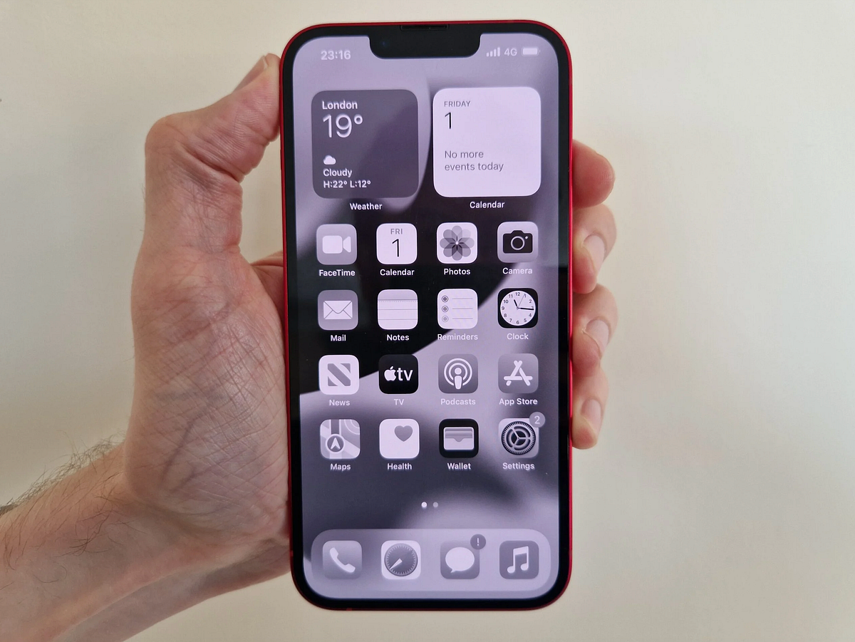 Quickly Manage Grayscale Distracting Colors on Your iPhone with this