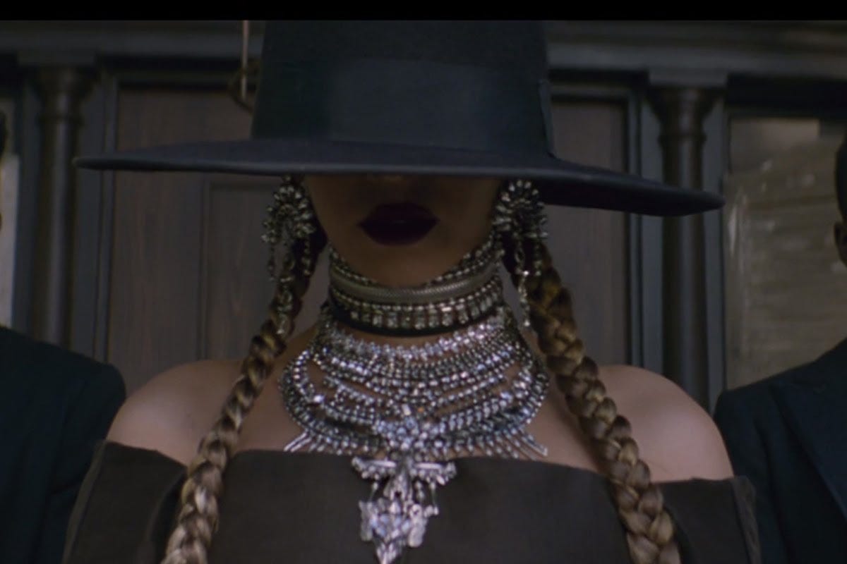 How The Choker Went From A Symbol Of 