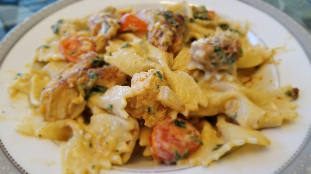 Bow tie Pasta and Chicken Toni Toni Kitchen Medium