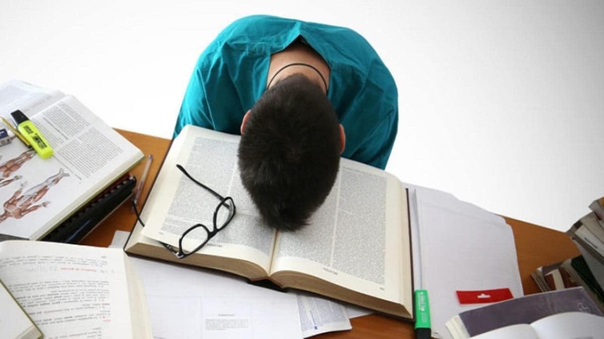 how-to-overcome-falling-asleep-during-study-here-are-few-tips-for