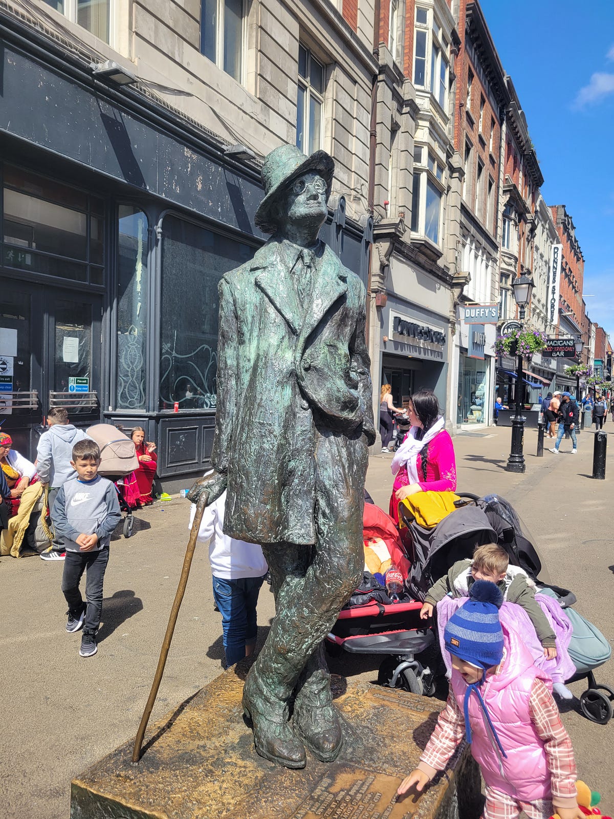 Ulysses Chapter 10— Wandering Rocks (a short synopsis) Medium