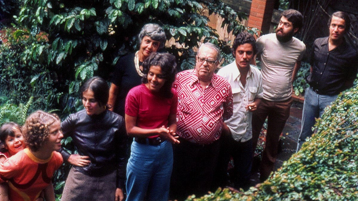 A casa da Rua Buri e a história dos vizinhos Buarque de Hollanda | by