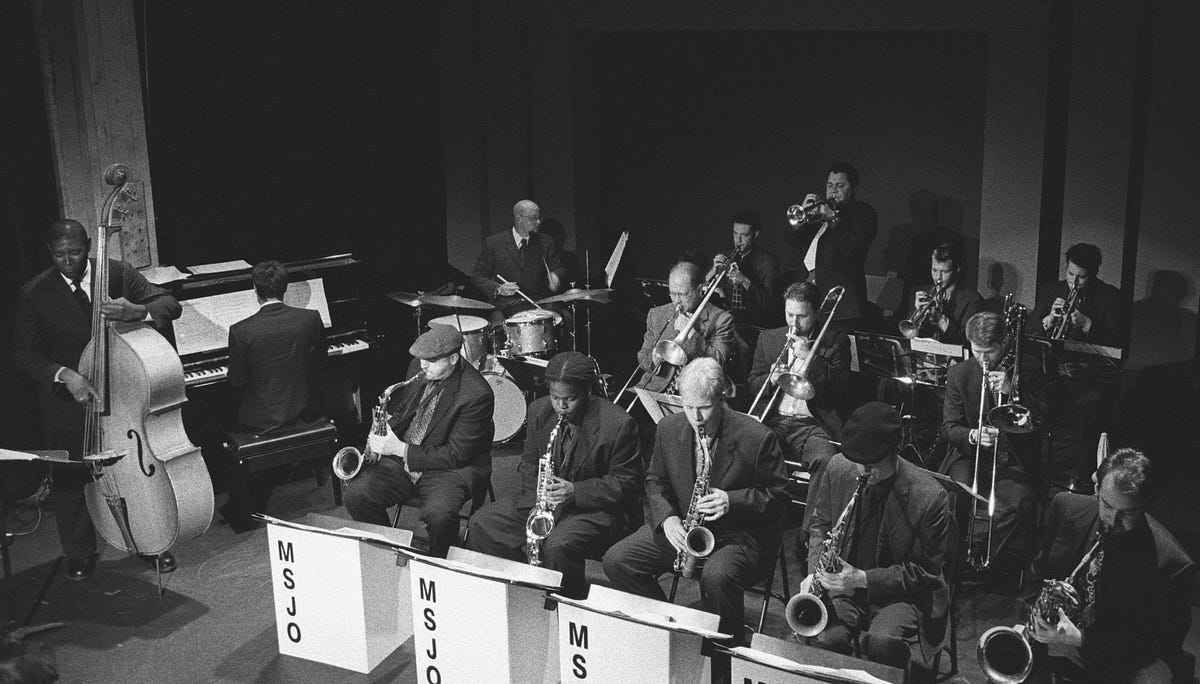 (1/3) What influences the relationship between a Big Band’s horn and rhythm section? by