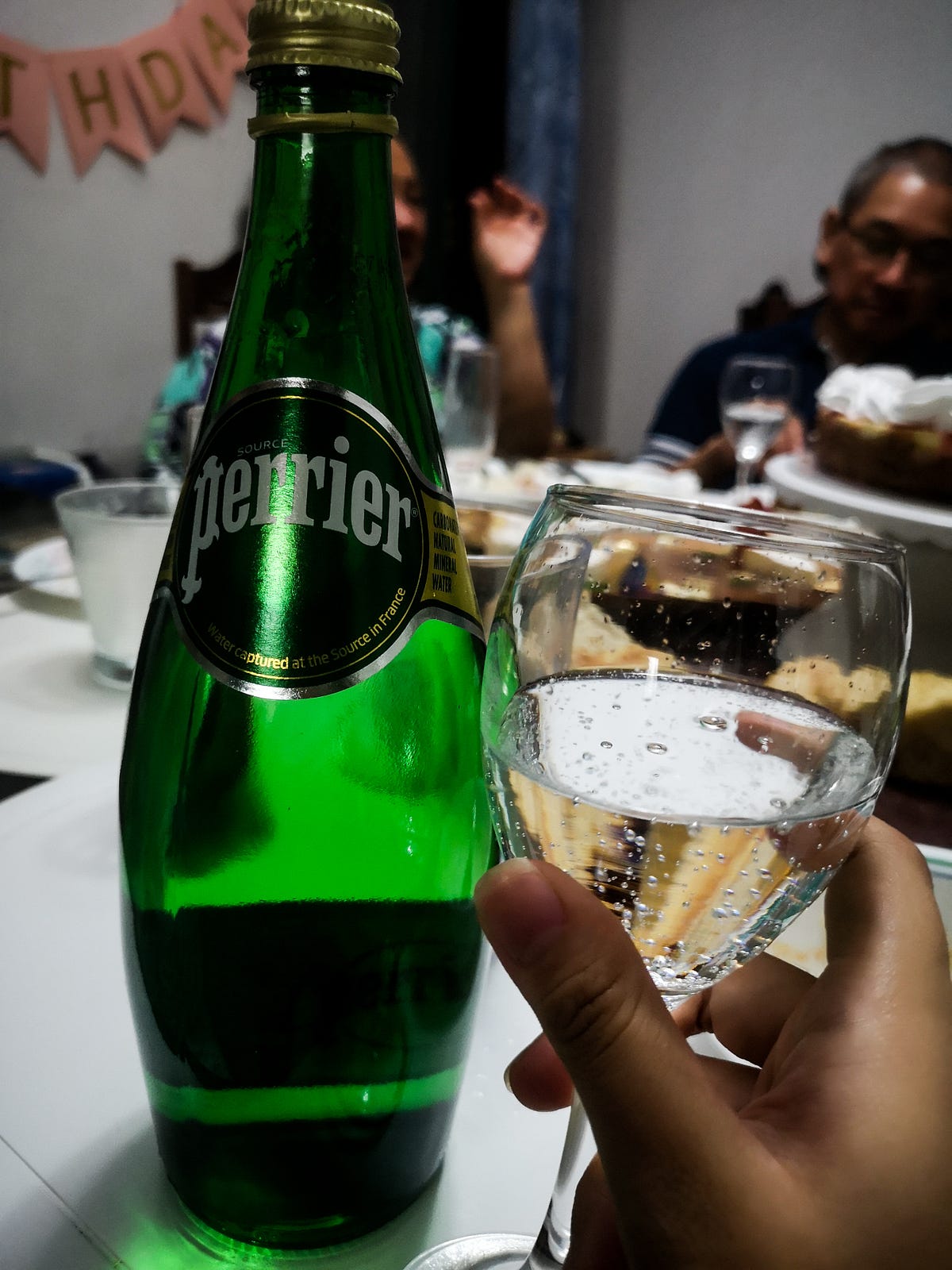 WHAT’S THE DIFFERENCE Sparkling Water vs. Regular Water by Tin Medium