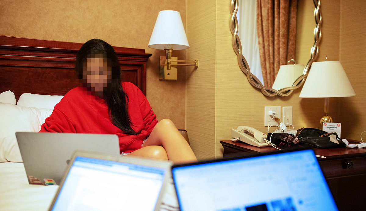 10 Yars Garl Sex - I'm a 37-Year-Old Mom & I Spent Seven Days Online as an 11-Year ...