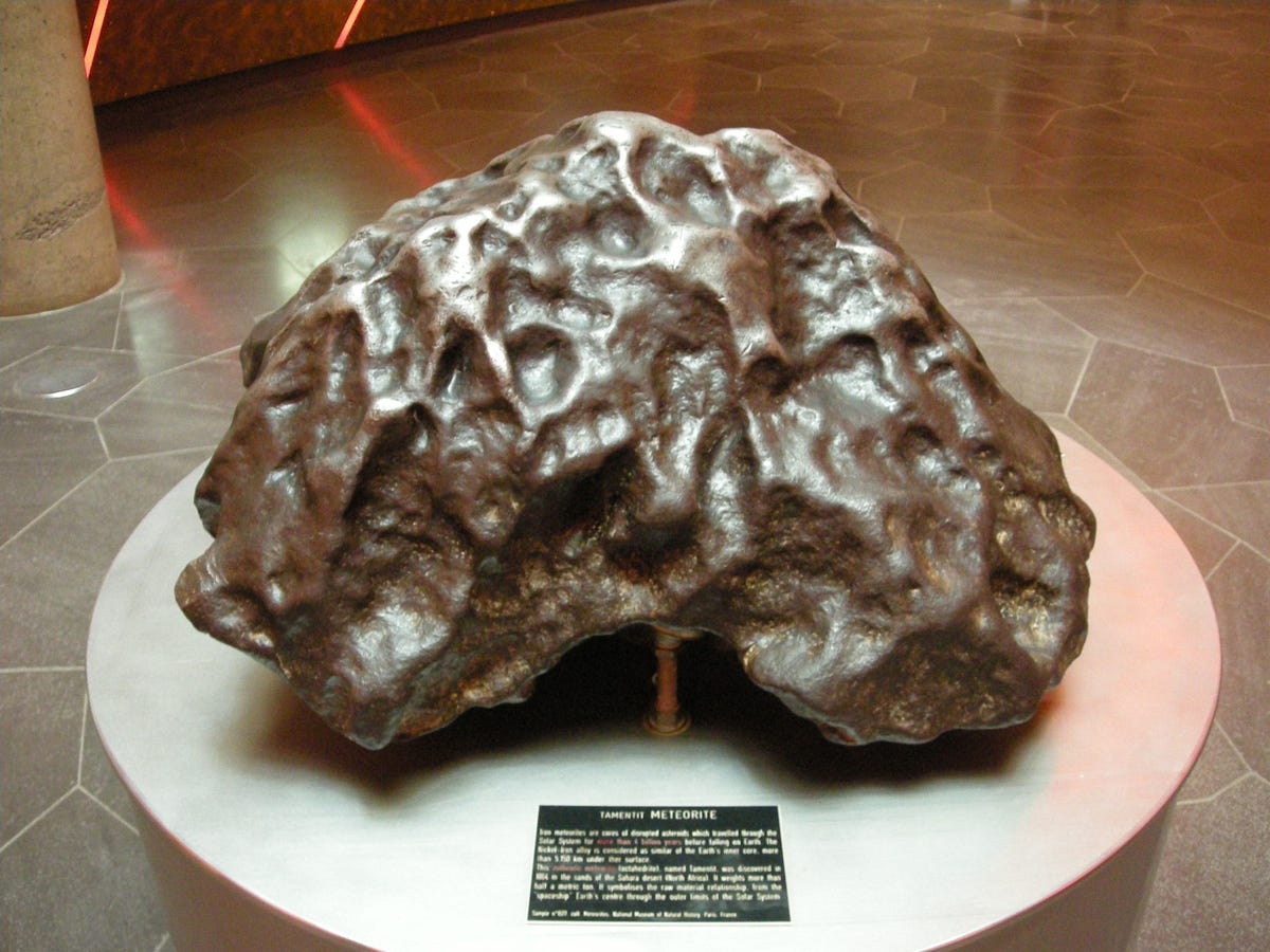 the-first-interstellar-meteor-had-a-larger-material-strength-than-iron