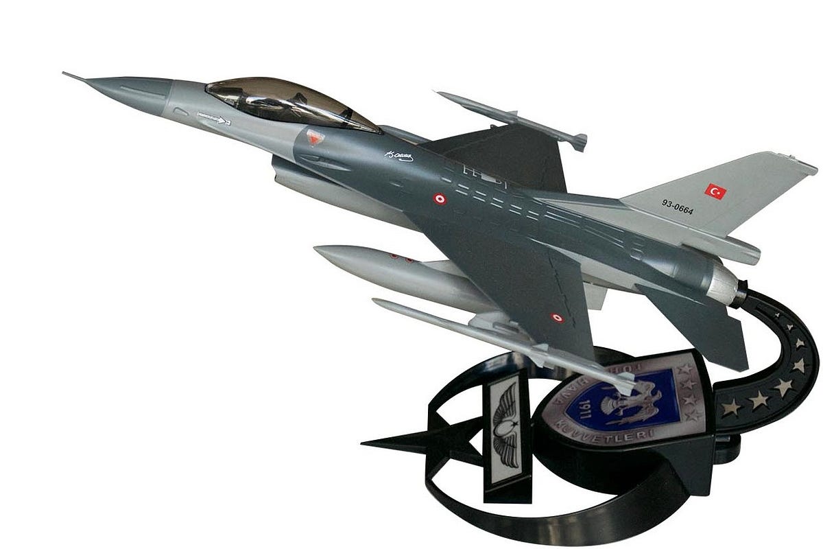 Emek Veren Eller Evdekal Dondurma Cubugundan Minyatur F 16 Ucak Yapimi Facebook