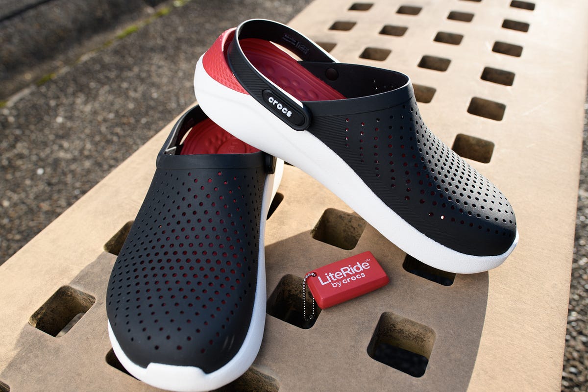 新しいクロックス クロックスの靴底がすり減って穴が空いたので買い替えました 今回は新素材の ライト By Pafuxu Pafuxum