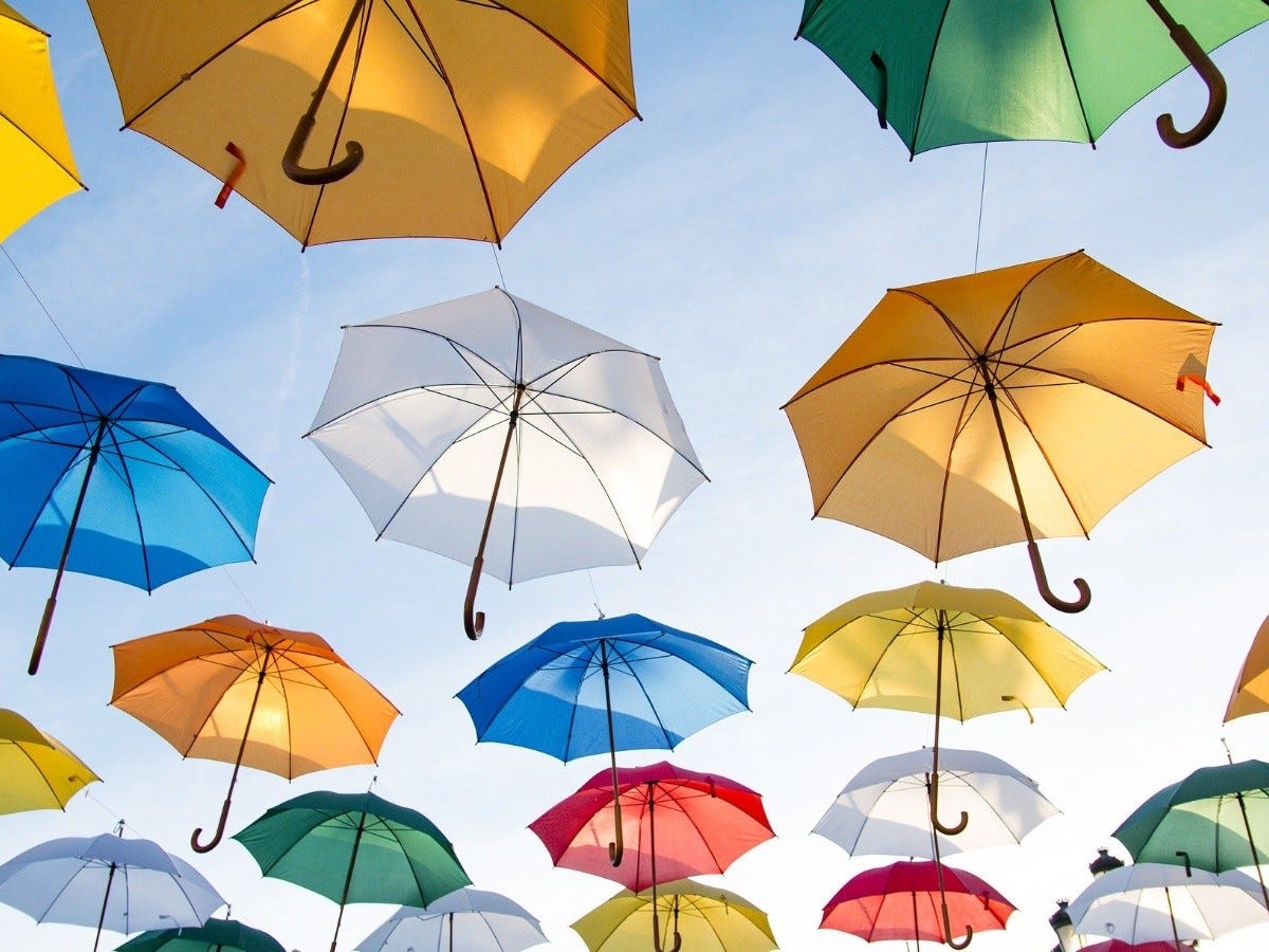 Parasol o paralluvia. El paraguas tuvo su origen en los… | by Revista  Zunzún | Revista Zunzún | Medium