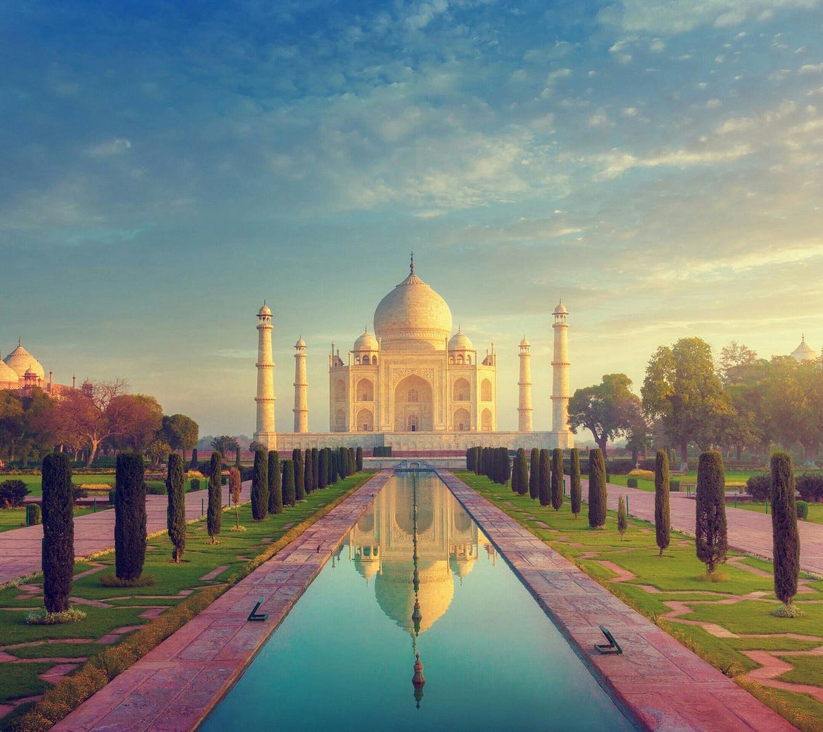 THE MYSTICAL MAHAL OF TAJ Over 22 000 Artisans Not Less Than By