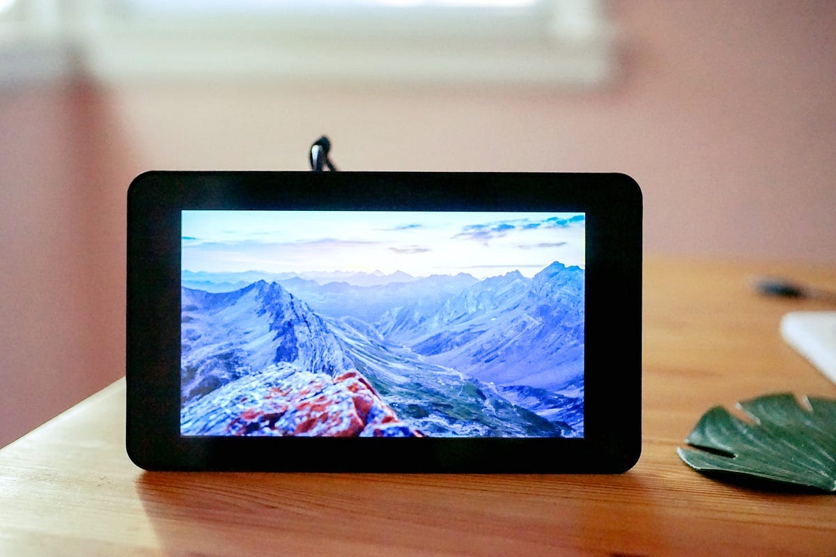 DIY Digital Photo Frame in less than 20 minutes by Sasha Shturma Women Make Medium