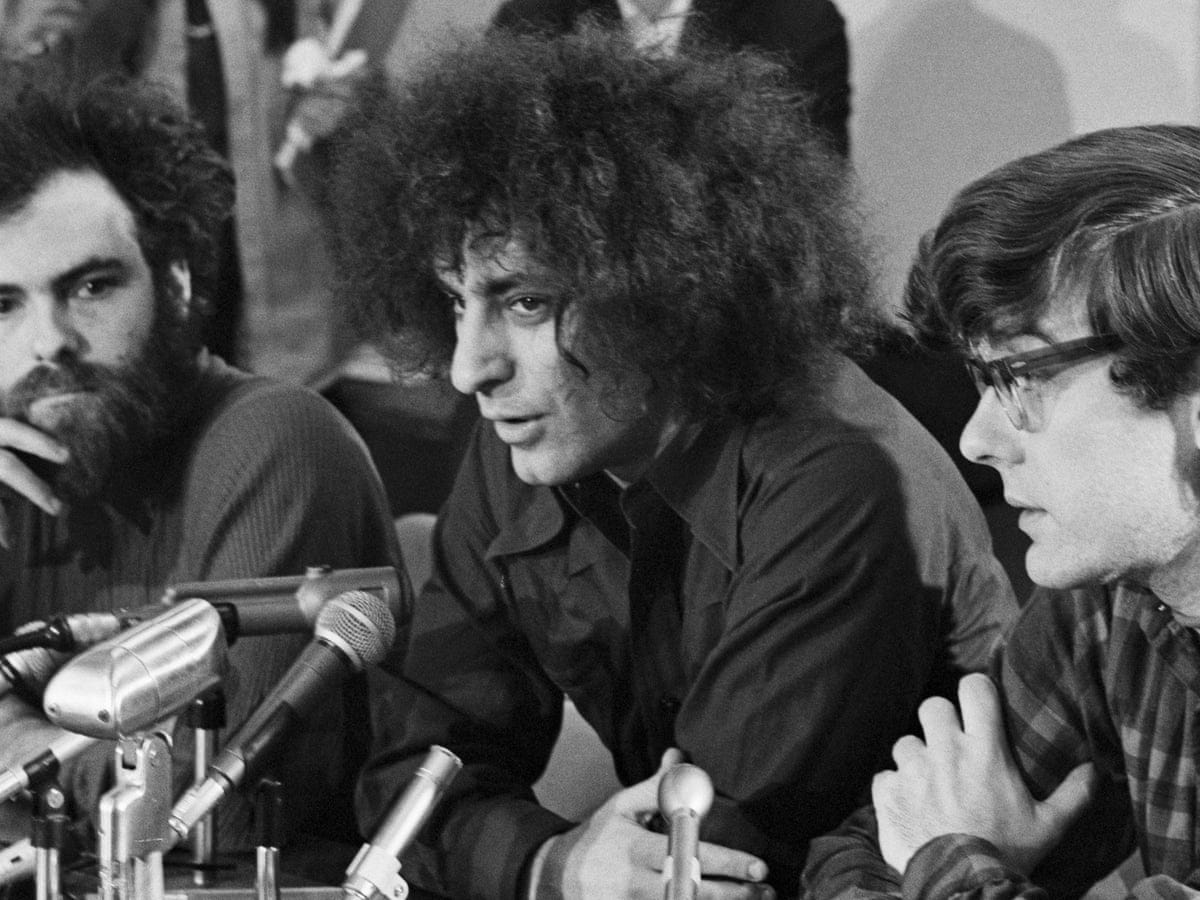 革命最大的錯誤就是無聊問 你住在哪兒 答 我住在 胡士托國 Woodstock Nation 問 你可以告訴法官和陪審團那是哪兒嗎 答 這是一個屬於所有不被社會接受的青年的國度 但這是一種心理狀態 State Of Mind 是一個沒有財產或物質的國度 只有理念和價值 革命最大的錯誤就是無聊問 你住在哪兒 答 我住在 胡士托國 Woodstock Nation 問 你可以告訴法官和陪審團那是哪兒嗎 答 這是一個屬於所有不被社會接受的青年的國度 但這是一種心理狀態 State Of Mind 是一個沒有財產或物質的國度 只有理念和價值