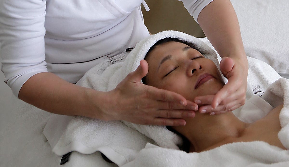 Facial Massage Benefits: 8 Reasons to Do It | by Limelite Salon And Spa Chennai