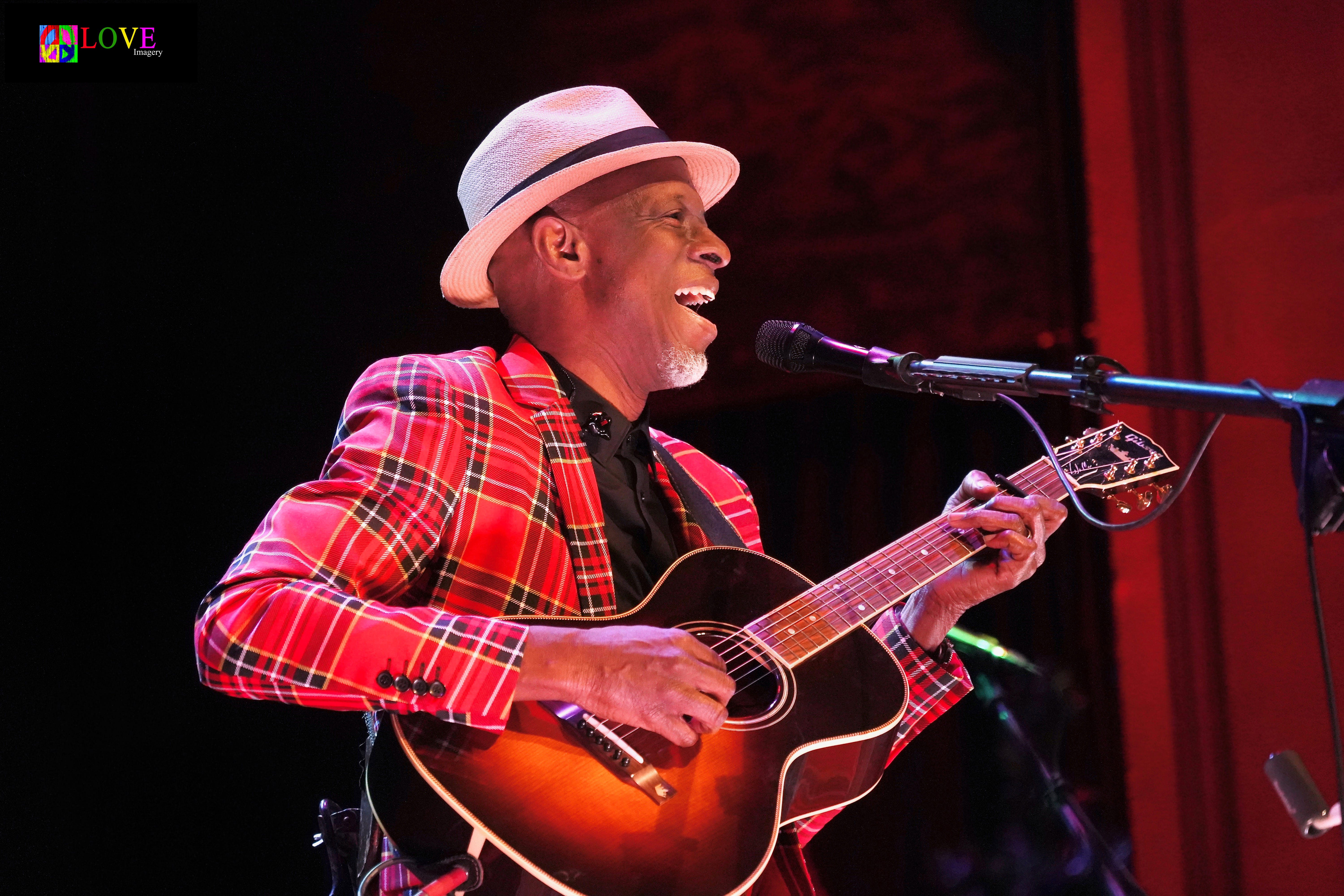 “give Us Mo” Keb Mo Live At The Newton Theatre By Spotlight 