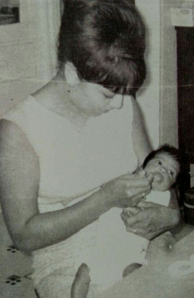 Selena as a baby with her mother (Photo belongs to: Abraham Quintanilla). 