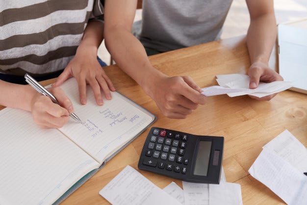 Família controla as finanças