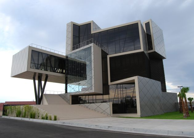 The Bauhaus The School Of Everything Aesthete Medium - 