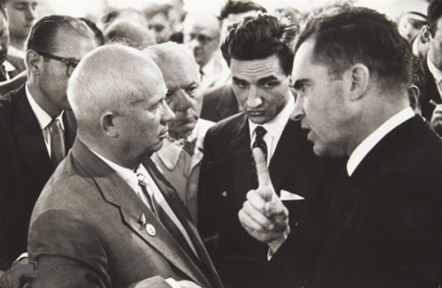 Body Language Analysis №4332: Richard Nixon, Nikita Khrushchev, and The  Kitchen Debate — Nonverbal and Emotional Intelligence (PHOTOS)
