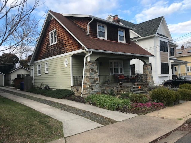 Photo of nice house in Arlington, Virginia.