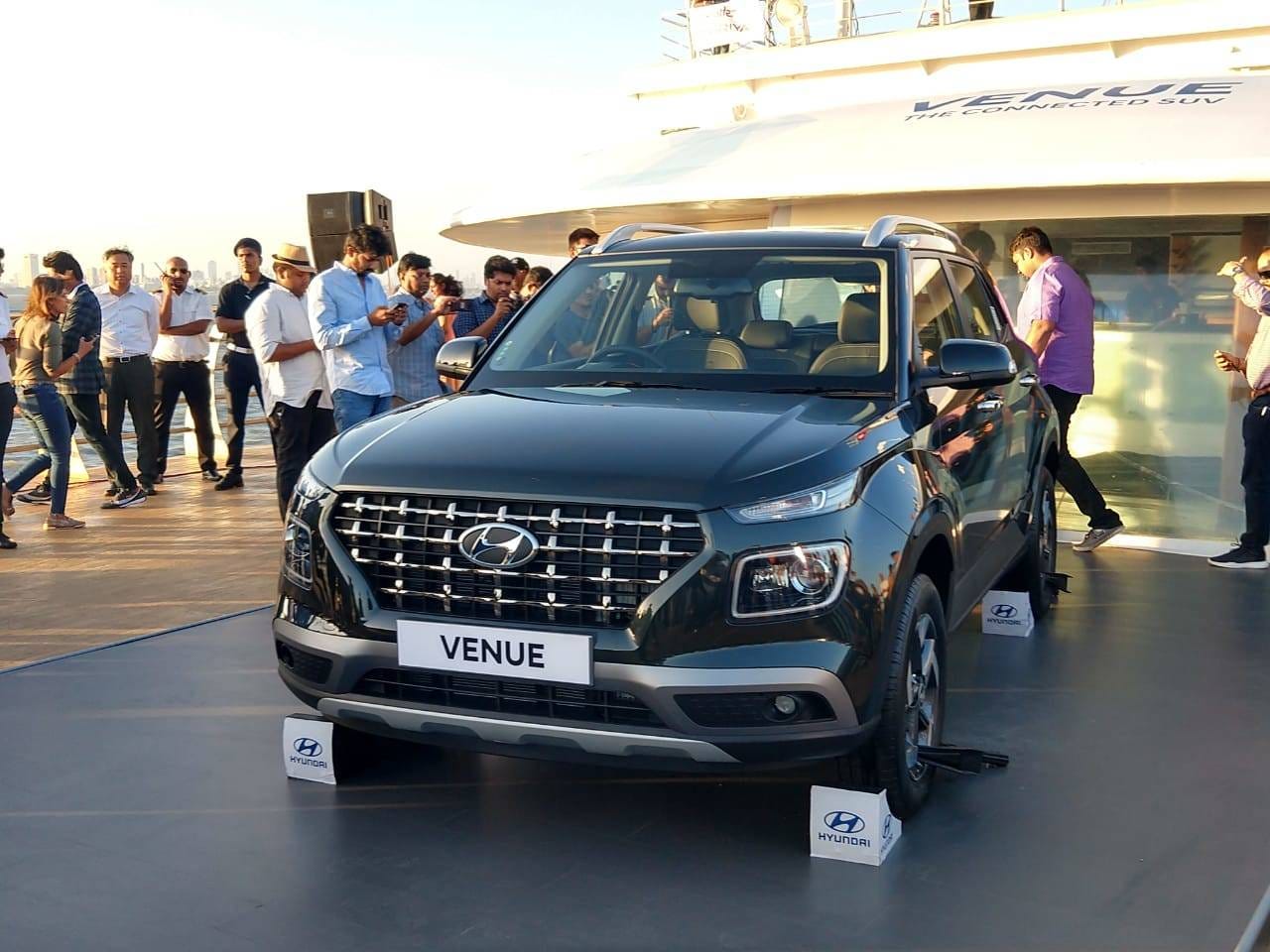 Hyundai Venue Interior Exterior Engine And Price 2019