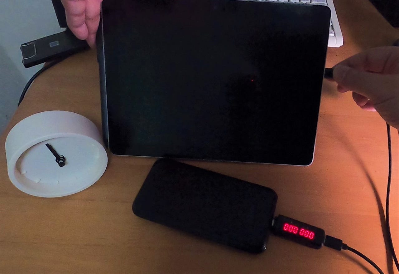 10000mAh モバイルバッテリーで Surface Go をフル充電できるのか | by YAGISHITA,Shigeru | 本日もご