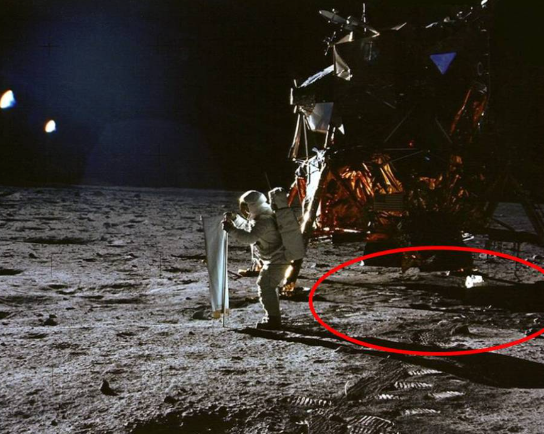 Moon hoax essay 06 picture