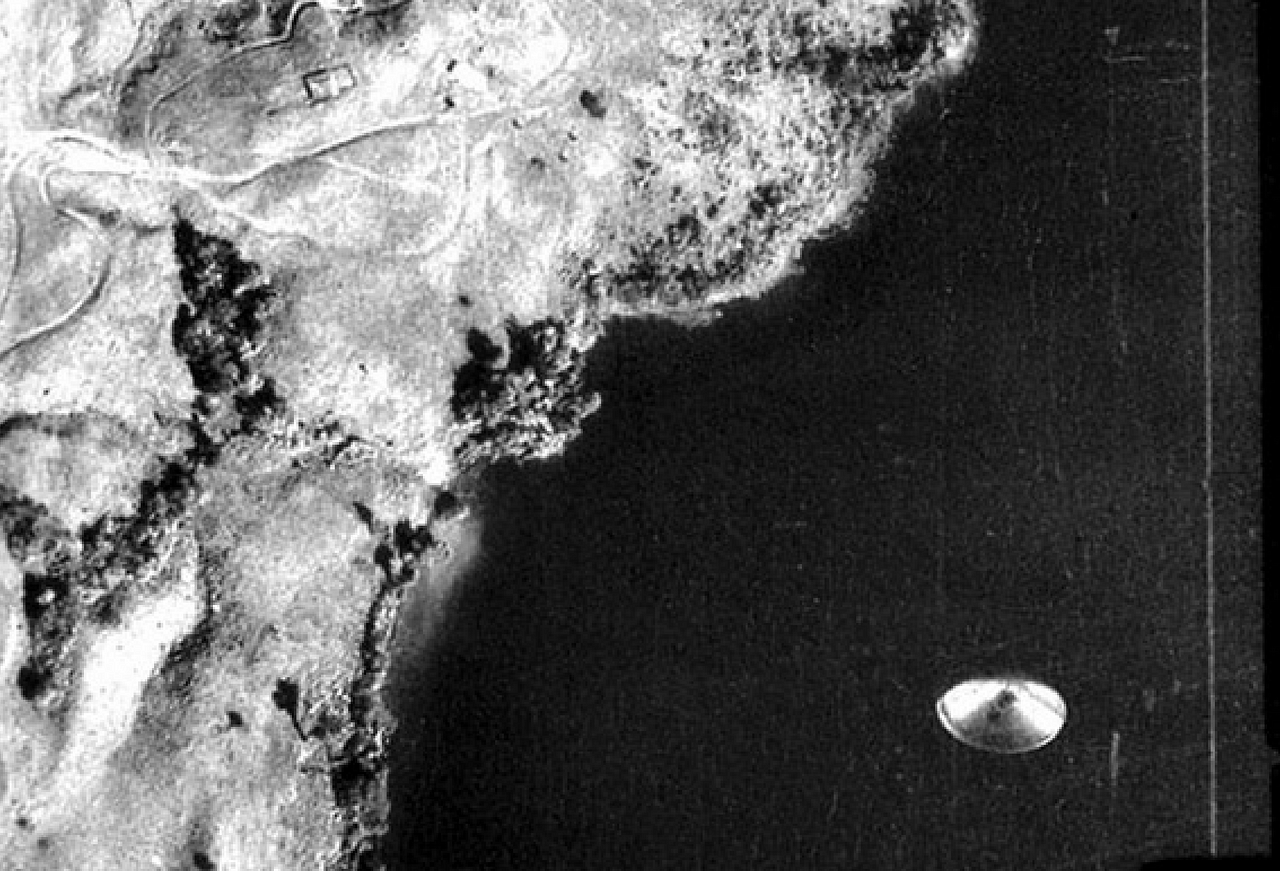 The Best UFO Photo Ever Taken?  Trail of the Saucers