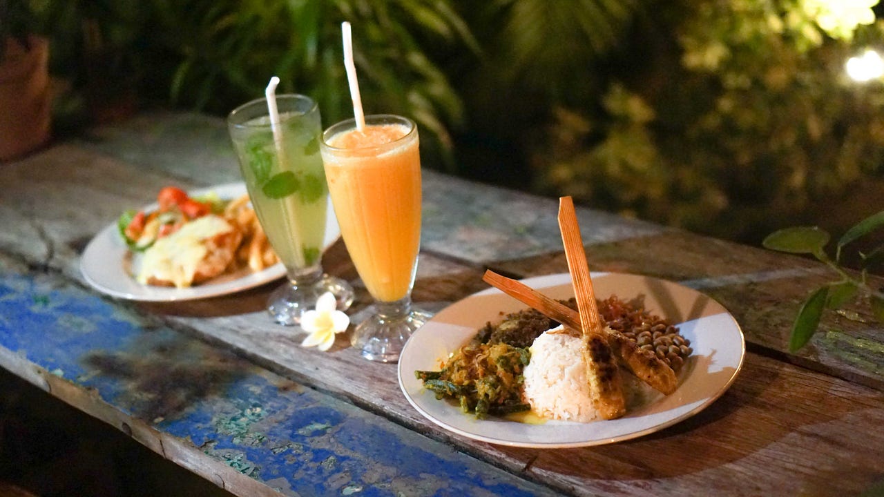Warung Bunik Tawarkan Sensasi Makan dengan Konsep Rumahan