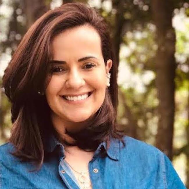 This is a headshot of Nathalia. Nathalia became a photographer to keep a record of all of her travels.