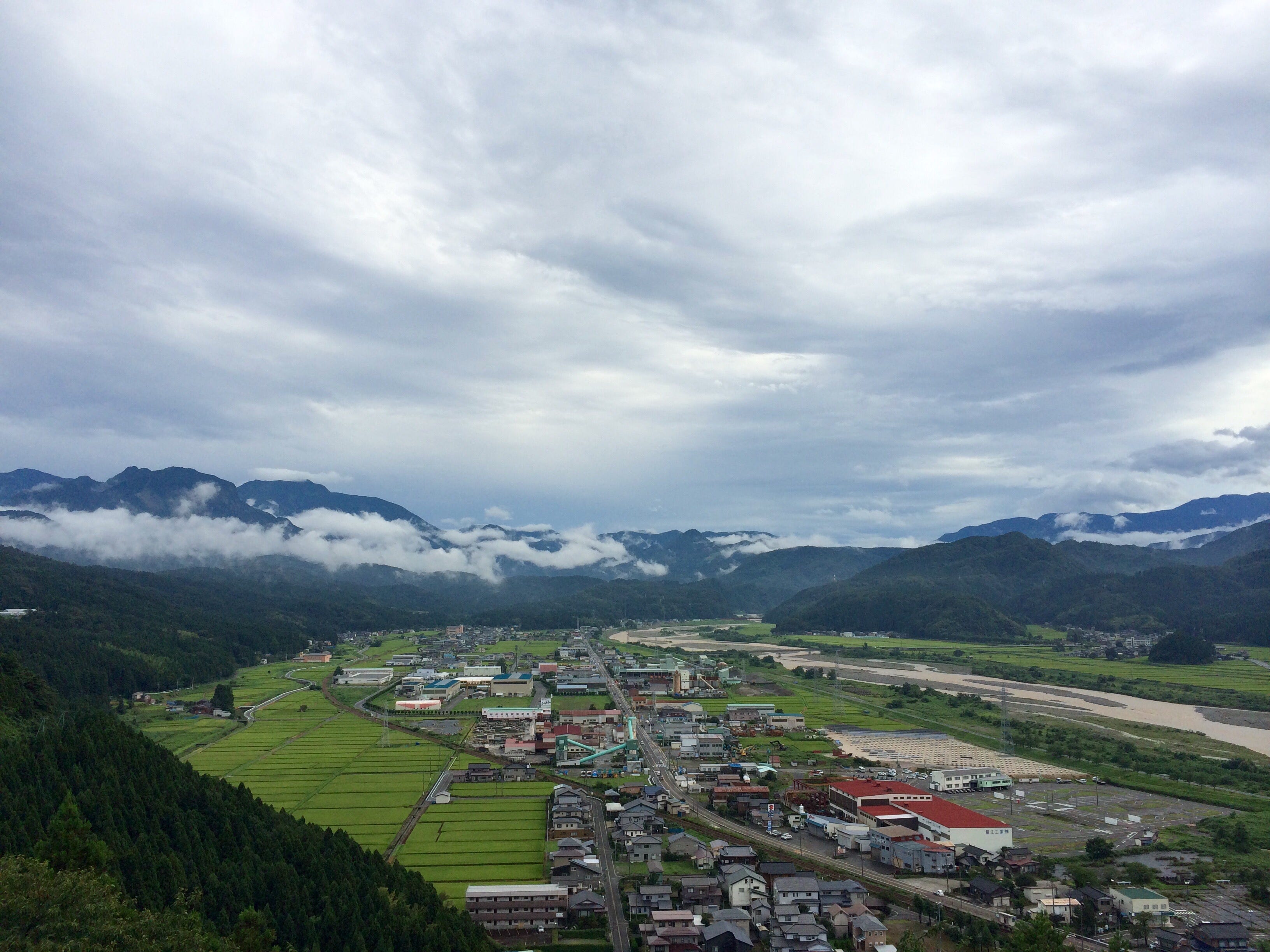 去年 新潟糸魚川の山の上から撮った写真 きれいな景色の町でこんなにきれいな景色の中で暮らしていてもいろいろ黒いことはあるのだなあ 当たり前だけどなどと感動した By 俺໒ 半豚 Medium 去年 新潟糸魚川の山の上から撮った写真 きれいな景色の町でこんなにきれいな景色の中で暮らしていてもいろいろ黒いことはあるのだなあ 当たり前だけどなどと感動した By 俺໒ 半豚 Medium