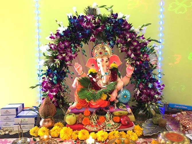 Ganpati Decoration Ideas At Home With Flowers Plants By Blooms Only Medium