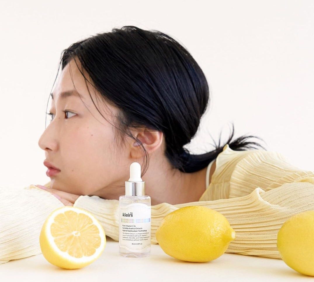 Girl posing with Klairs Freshly Juiced Vitamin Drop 35ml