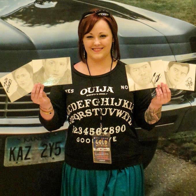 Kaela showing off her autographed fan art and posing with Baby — Sam & Dean’s 1967 Chevy Impala.