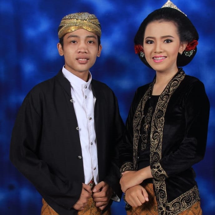 Indonesian Traditional Clothing. Indonesia is a country has many… by Rika Ayu Wulandari Medium